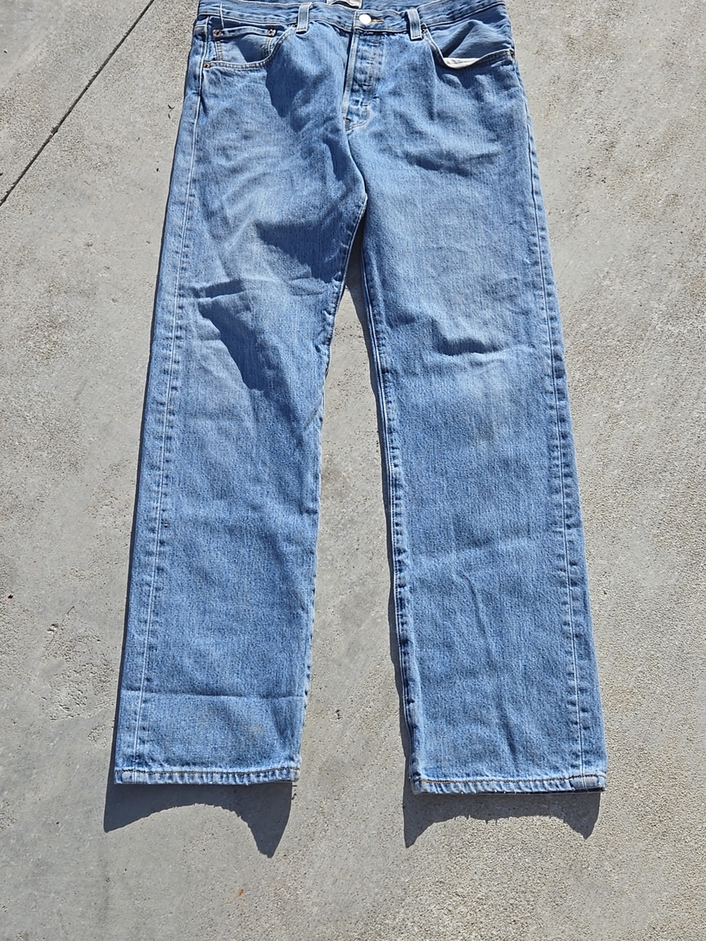 Levi's Light Blue Straight Jeans 501 Unisex Style, W35 L34, GUC, Casual Chic - Picture 2 of 11
